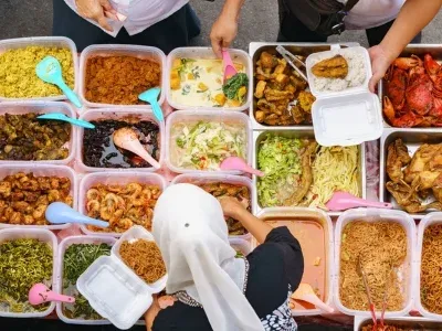 Streetfoodmarkt op Maleisisch Borneo