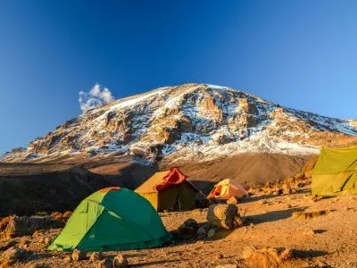 Tenten in het kamp op de Kilimanjaro