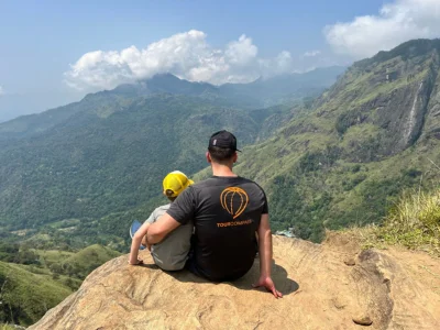 Vader en zoon bij Little Adam’s Peak in Sri Lanka