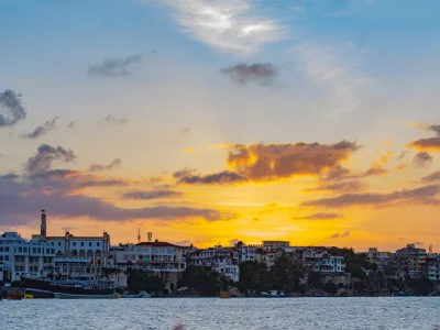 De kustlijn van Mombasa