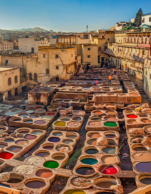 Panoramisch uitzicht op de leerlooierij in Fez, Marokko