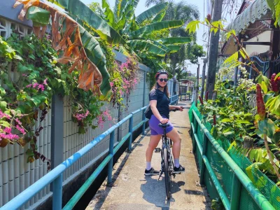 Katja op een fiets in Bangkok