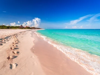 Voetafdrukken in het zand op Playa del Carmen