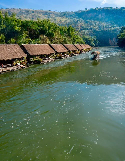 Drijvend resort op de River Kwai, Thailand.
